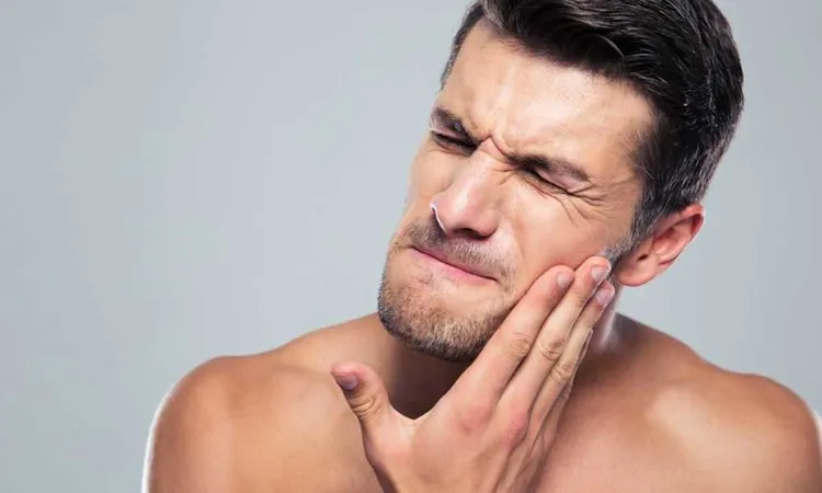 Cover for Tooth Sensitivity and Cavities: New Research Using Green Tea Extract
